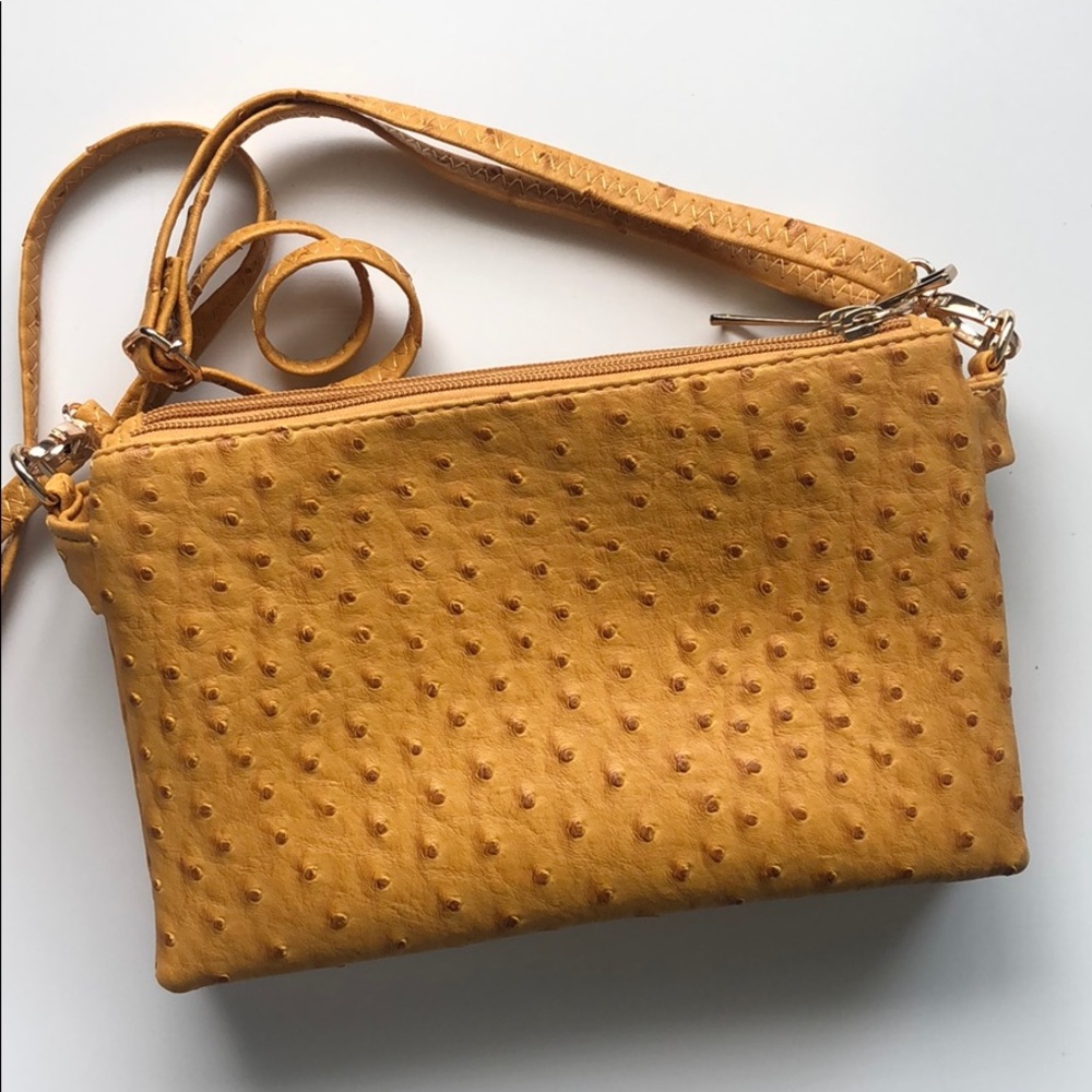 Gorgeous Yellow Crossbody! 🌸